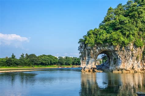  象鼻山公園：一座融合自然與藝術的城市綠洲！